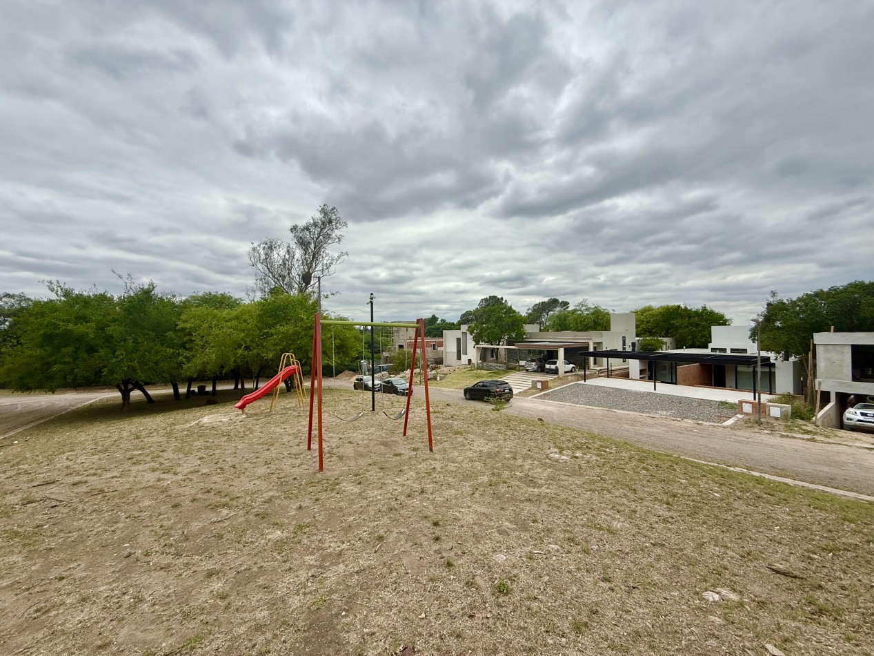 Duplex a Estrenar. Fecha entrega un mes aprox.  