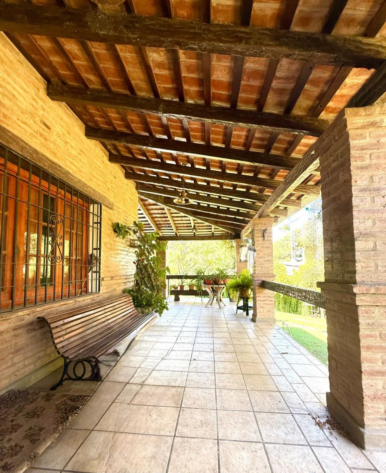 HERMOSA CASA EN VENTA CON GRAN PARQUE !  