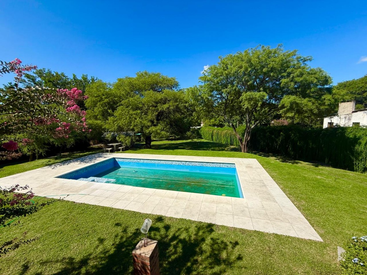 HERMOSA CASA EN VENTA CON GRAN PARQUE !  