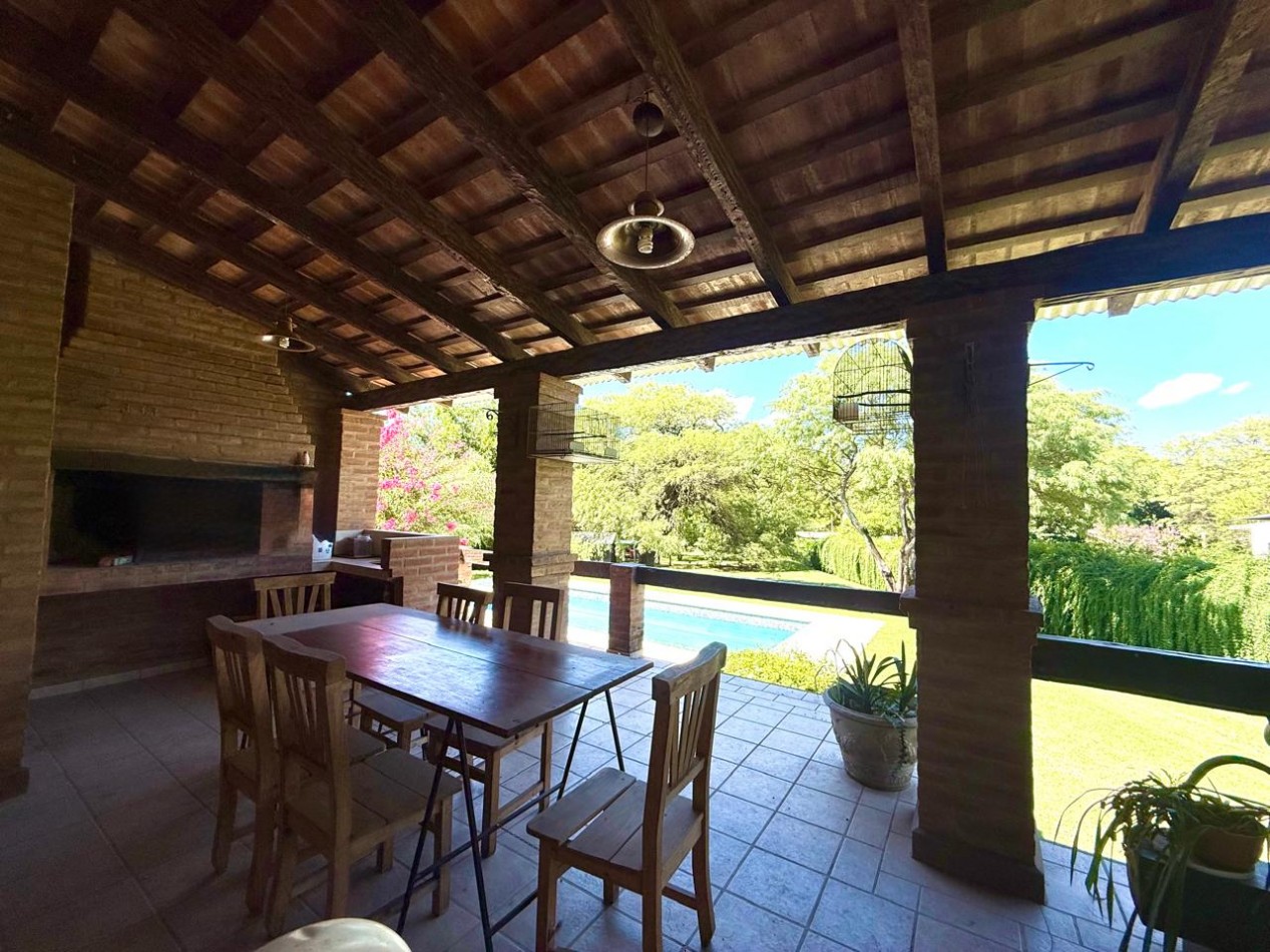 HERMOSA CASA EN VENTA CON GRAN PARQUE !  