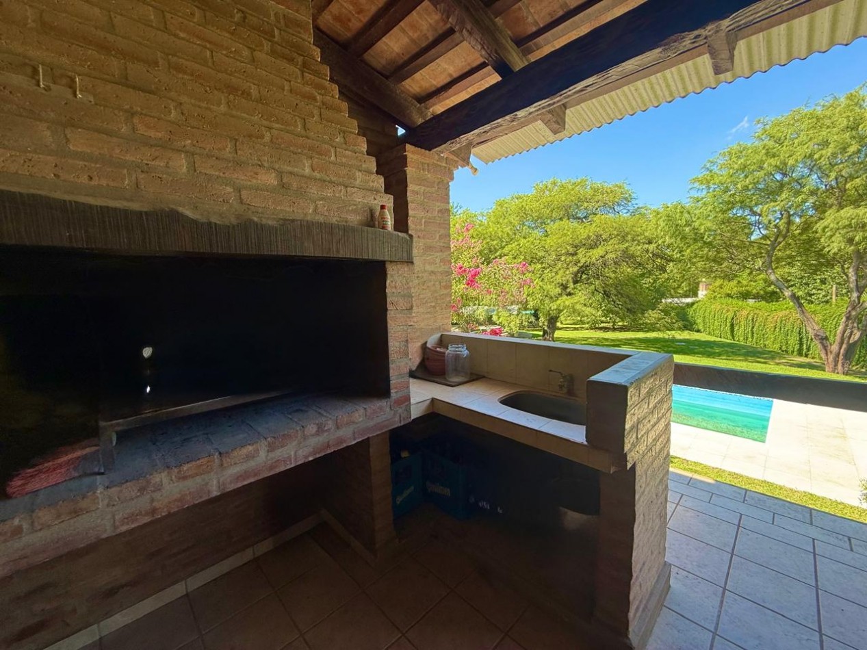 HERMOSA CASA EN VENTA CON GRAN PARQUE !  