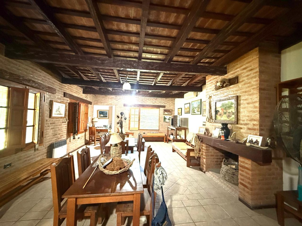 HERMOSA CASA EN VENTA CON GRAN PARQUE !  