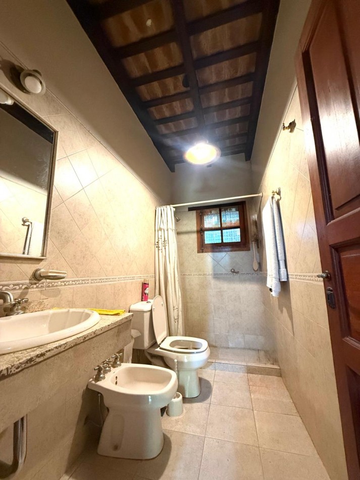 HERMOSA CASA EN VENTA CON GRAN PARQUE !  