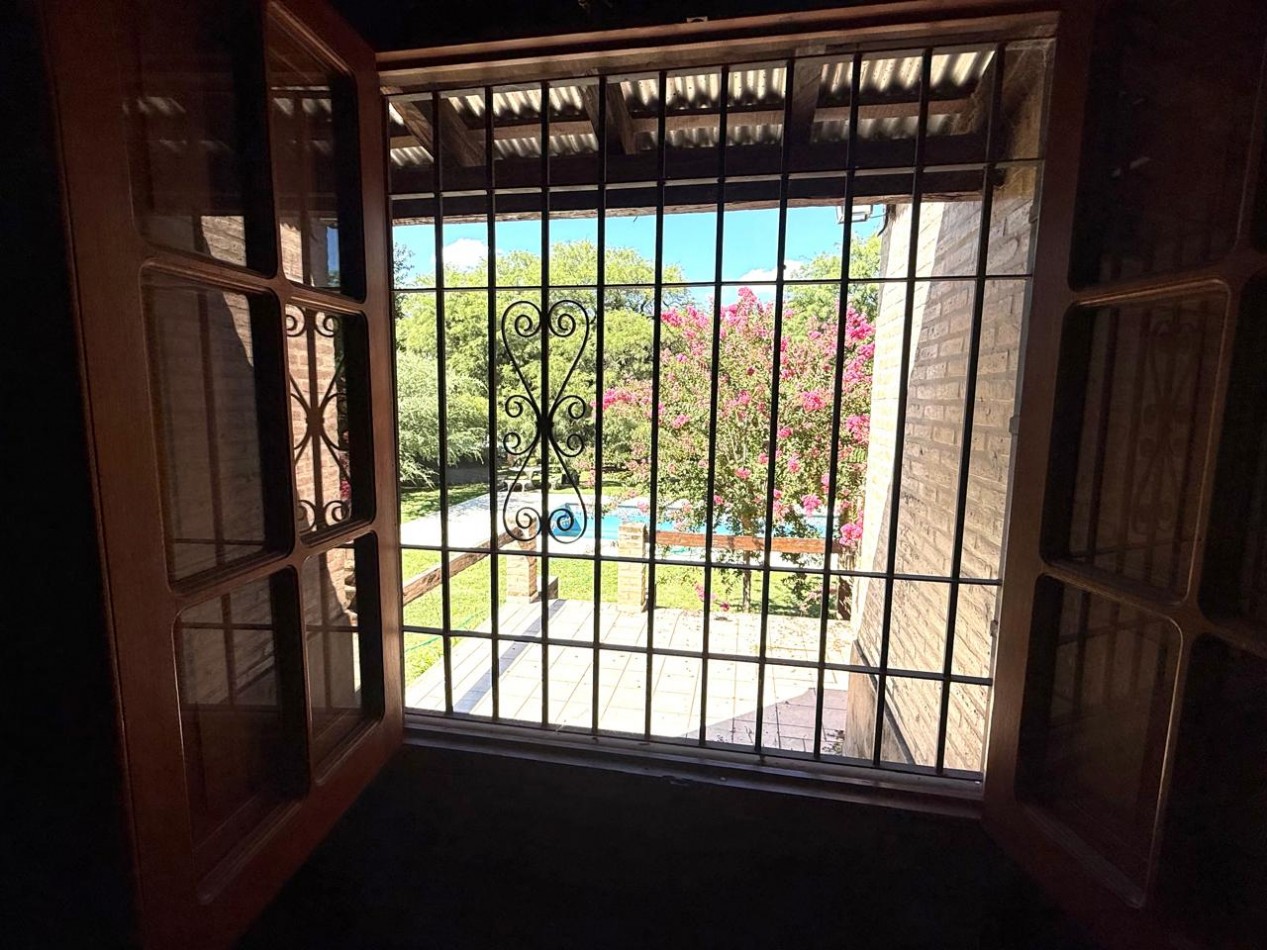HERMOSA CASA EN VENTA CON GRAN PARQUE !  