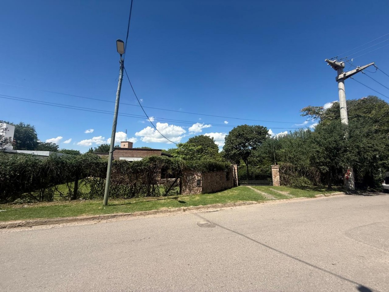 HERMOSA CASA EN VENTA CON GRAN PARQUE !  