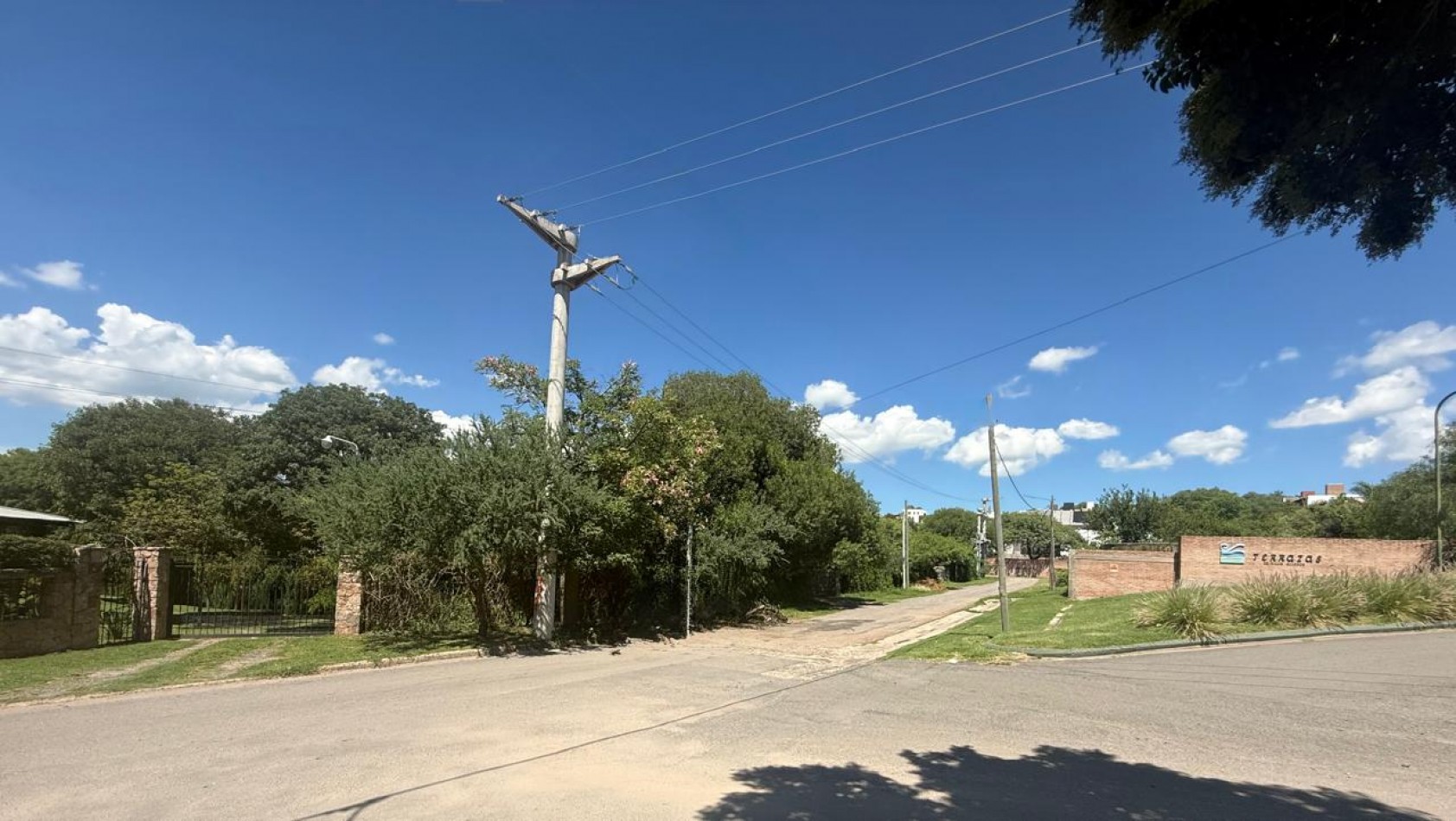 HERMOSA CASA EN VENTA CON GRAN PARQUE !  