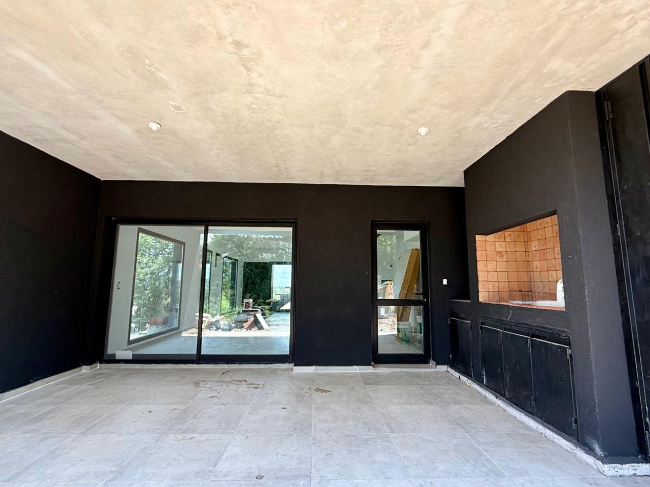 Duplex a Estrenar. Fecha entrega un mes aprox.  