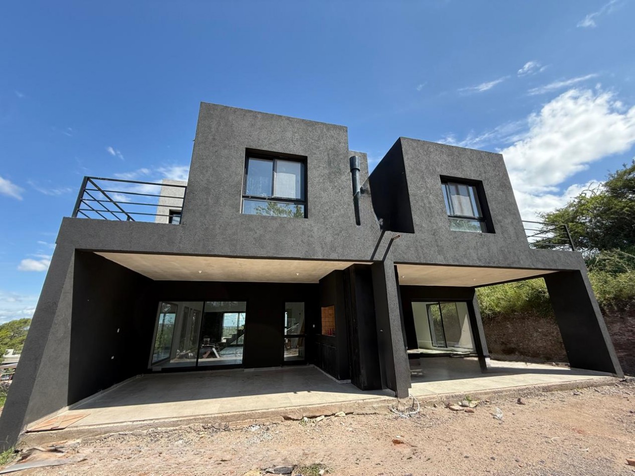 Duplex a Estrenar. Fecha entrega un mes aprox.  