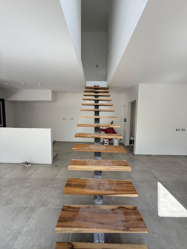 Duplex a Estrenar. Fecha entrega un mes aprox.  