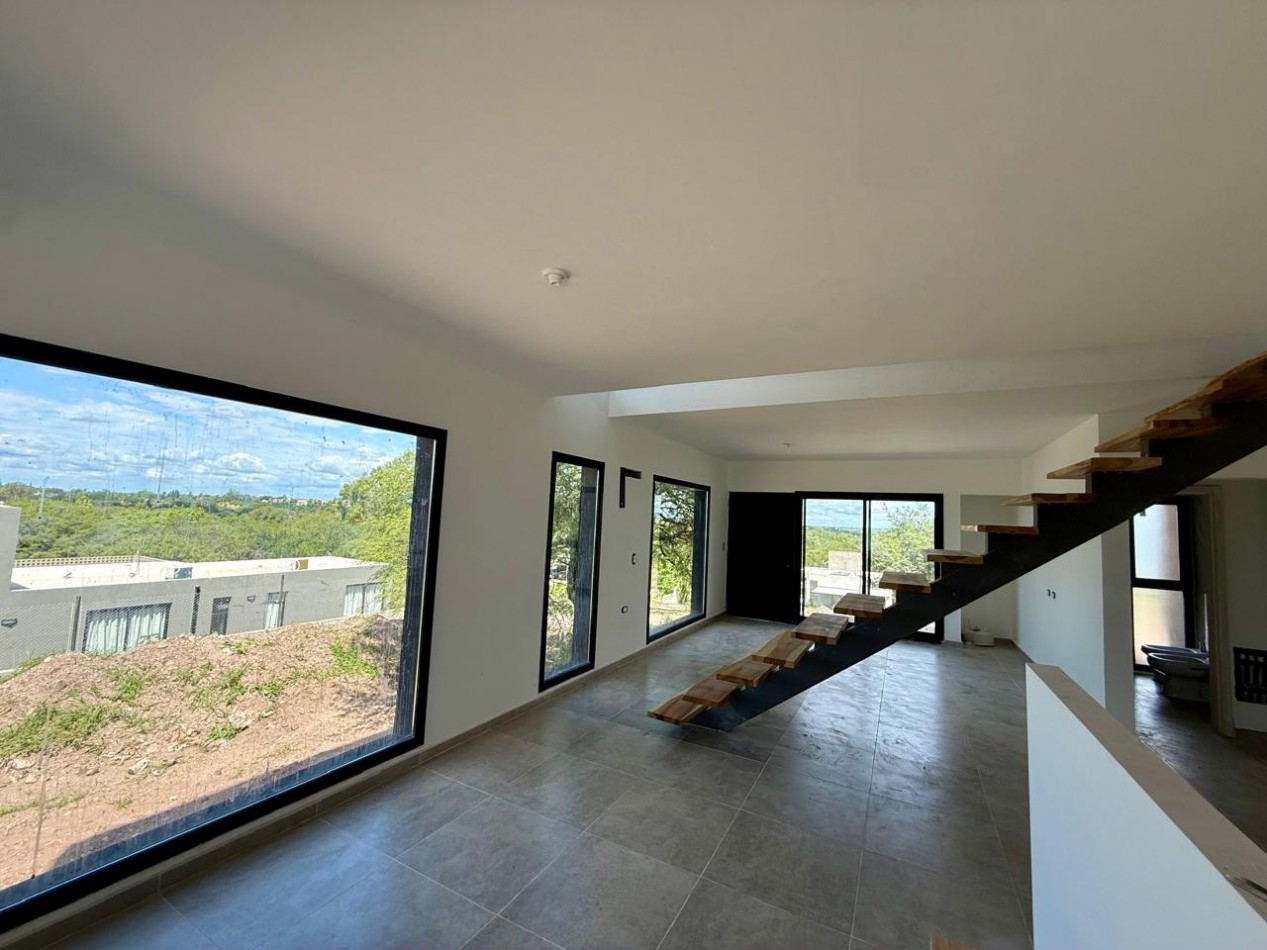 Duplex a Estrenar. Fecha entrega un mes aprox.  