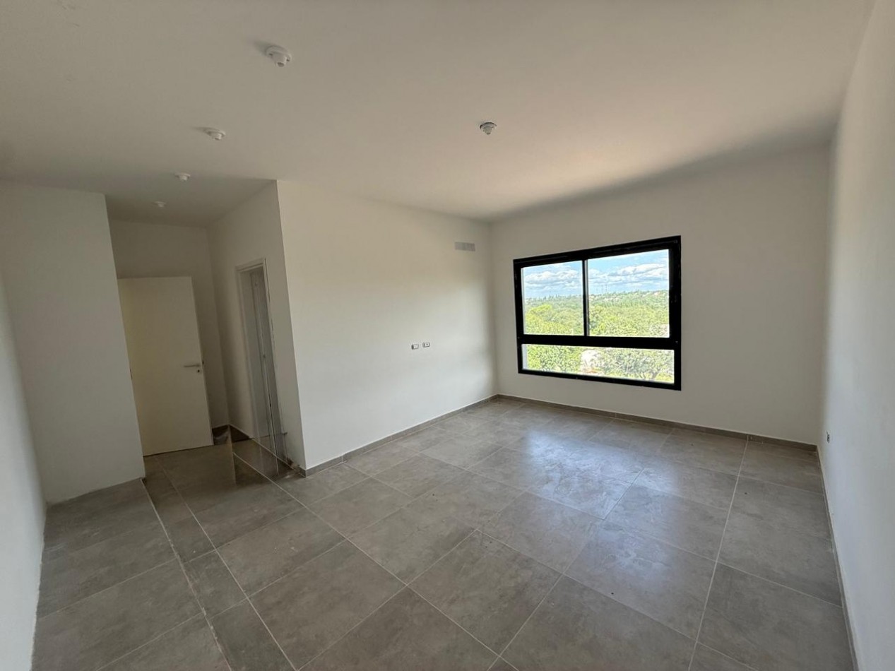 Duplex a Estrenar. Fecha entrega un mes aprox.  