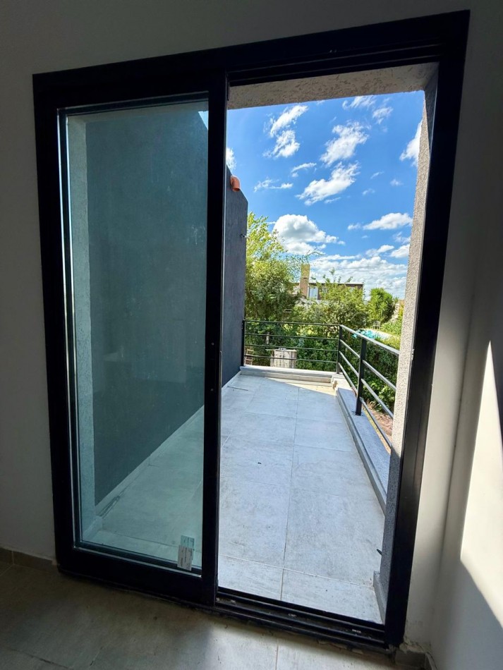 Duplex a Estrenar. Fecha entrega un mes aprox.  